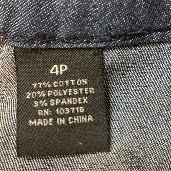 Larry Levine Petite Stretch Denim Capris. Size 4P. EUC. Faux pockets. Cute belt - Picture 7 of 8